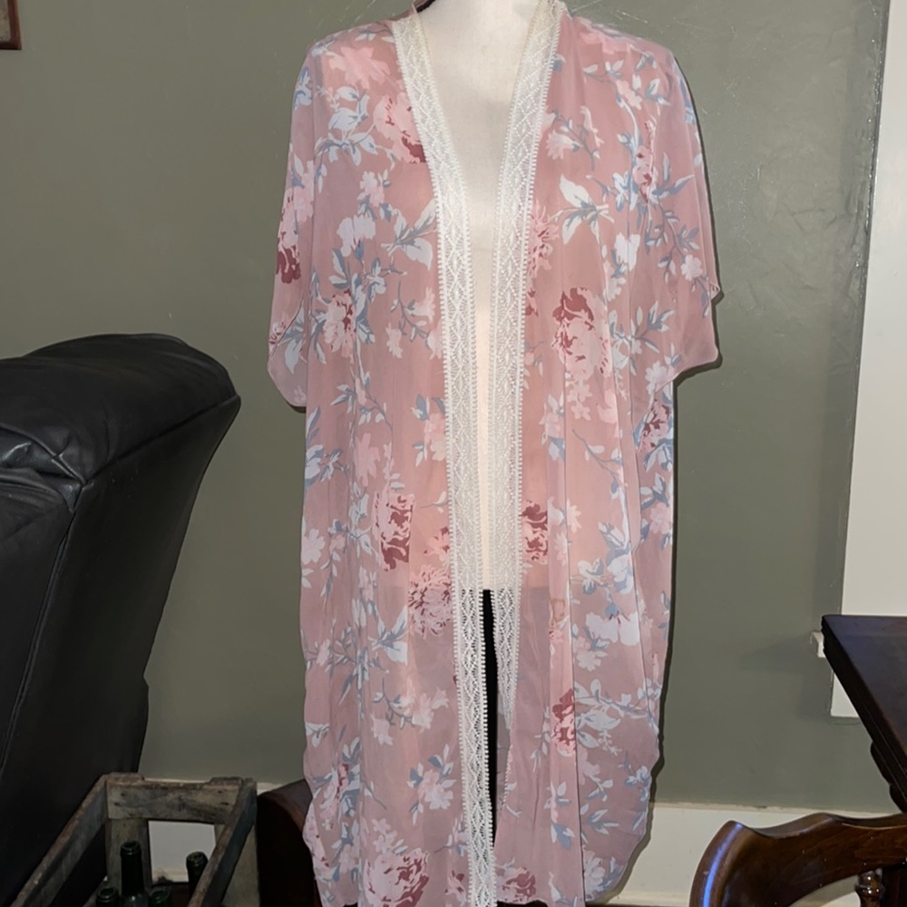 Floral kimono like new
